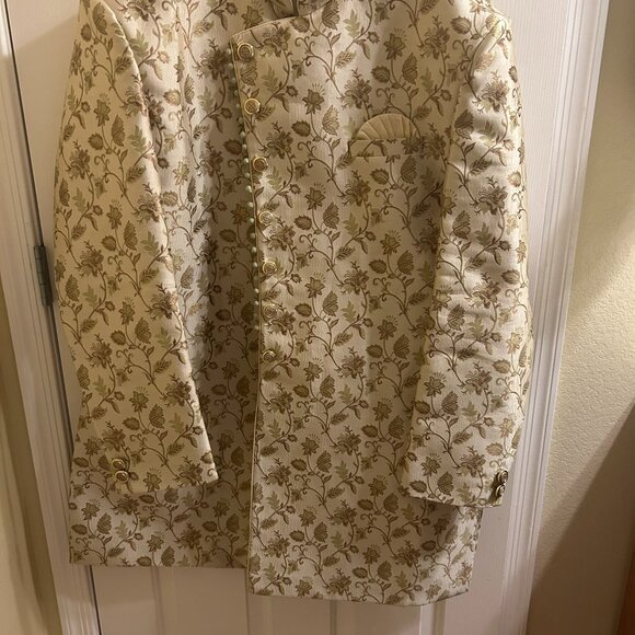 Men’s Gold Sherwani - Picture 2 of 6